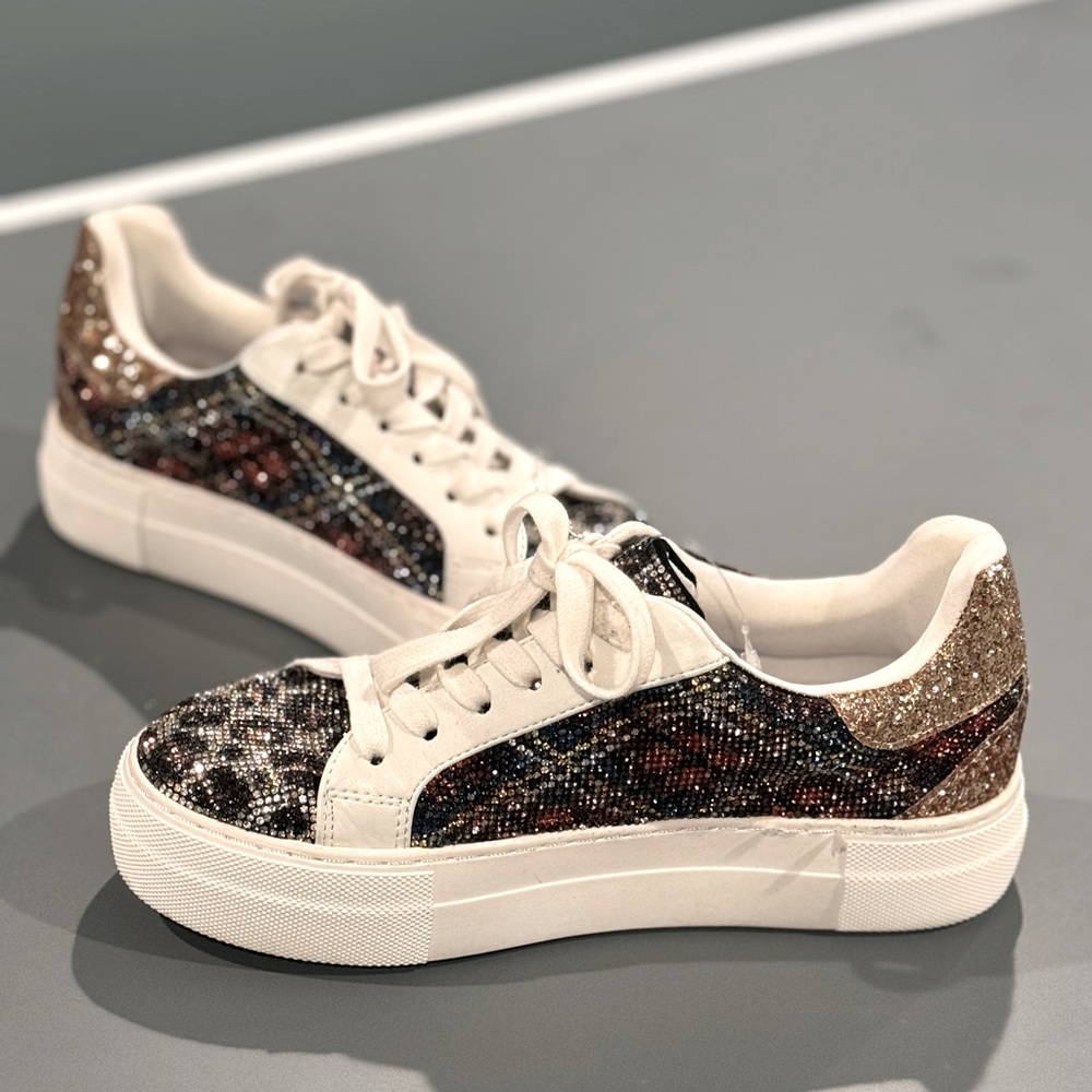 BETSY JOHNSON Rhinestone encrusted, Women’s Lindsay sneakers. Size 6 LIKE NEW